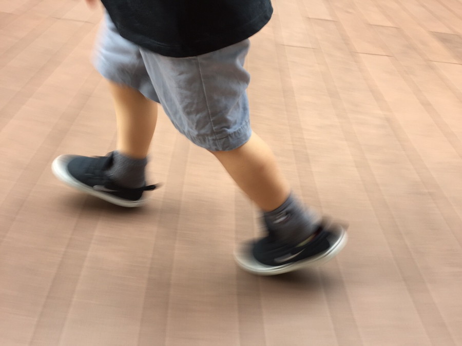 走り回る子ども